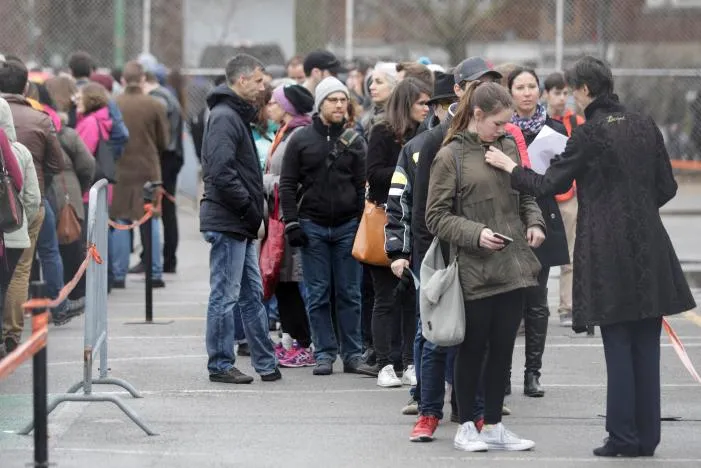 Bầu cử Tổng thống Pháp: Cử tri Pháp đi bỏ phiếu vòng 1  ảnh 1