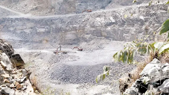 Hiện trường khai thác ở cụm mỏ đá Dĩ An