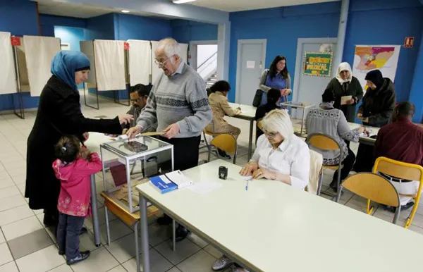 Bầu cử Tổng thống Pháp chính thức bước vào vòng 2   ảnh 1