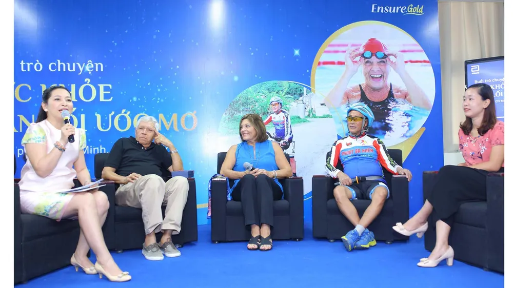 Khám sức khỏe toàn diện miễn phí cho hơn 200 phụ huynh ảnh 1