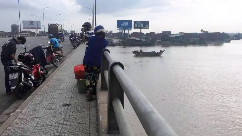 Bỏ lại xe tay ga, nam thanh niên nhảy cầu Đồng Nai tự tử ảnh 1