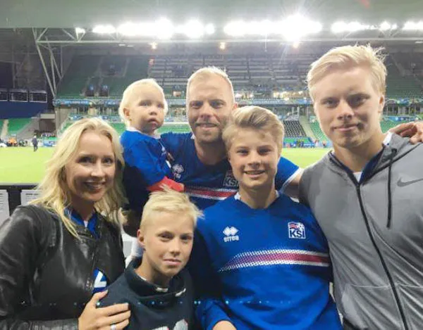 Con trai nhà Gudjohnsen gây sốt ảnh 1