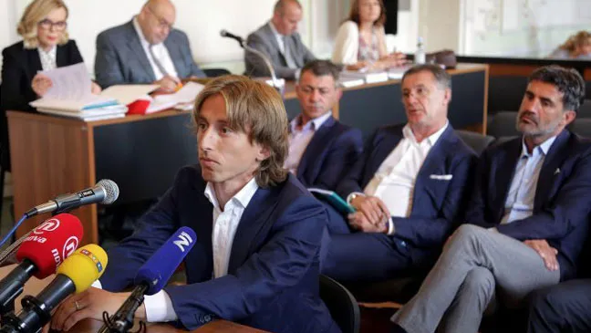 Modric trở thành kẻ phản bội ảnh 1
