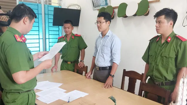 Khởi tố, bắt tạm giam đối tượng lừa đảo chạy việc ảnh 1