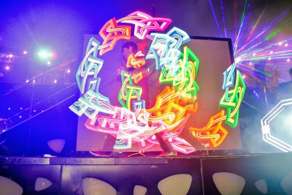 SKY36 đón sinh nhật 3 năm bằng "dạ tiệc trắng" sôi động  ảnh 1