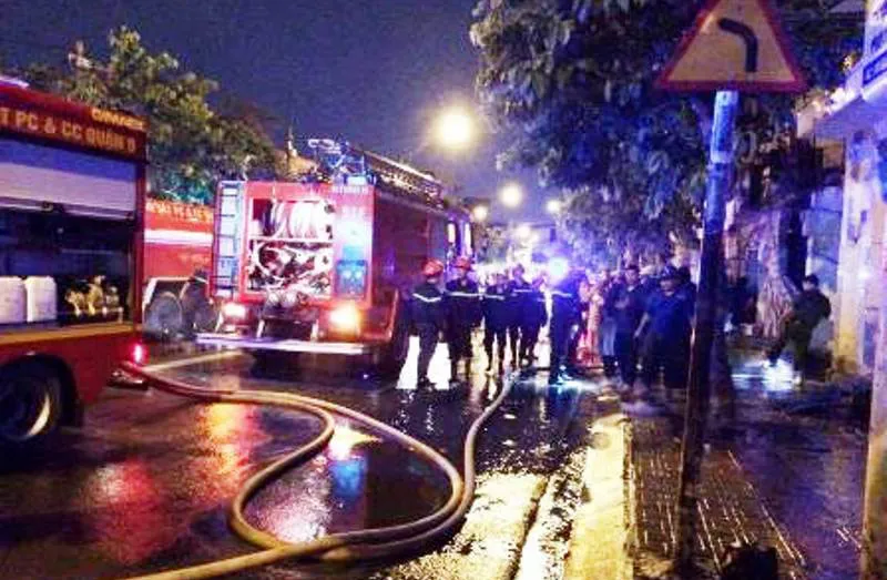 3 người phụ nữ tháo chạy khỏi căn nhà bốc cháy ở quận Thủ Đức ảnh 2