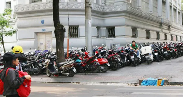 Lãnh đạo TPHCM giải thích lý do bác đề xuất nâng phí cho thuê vỉa hè ảnh 1