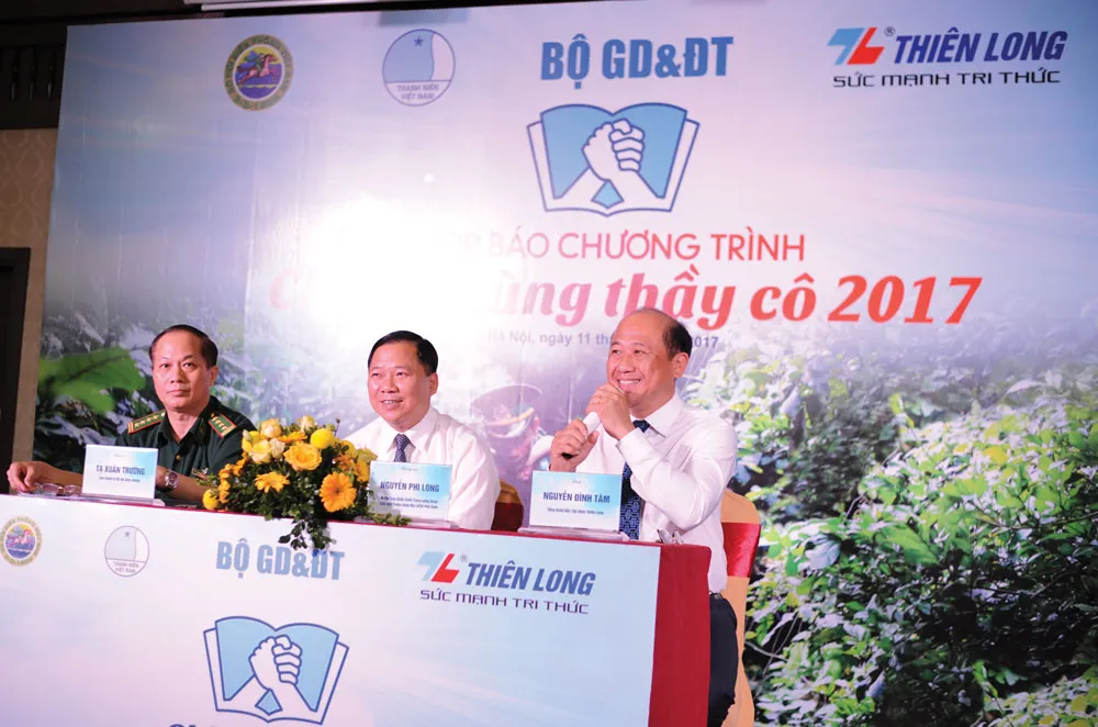 Tôn vinh các chiến sĩ bộ đội biên phòng đang làm công tác “gieo chữ” ảnh 2