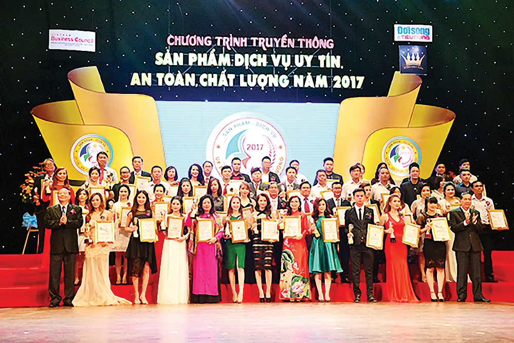 SCB nhận giải thưởng “Top 100 sản phẩm  - dịch vụ uy tín, an toàn, chất lượng năm 2017” ảnh 2