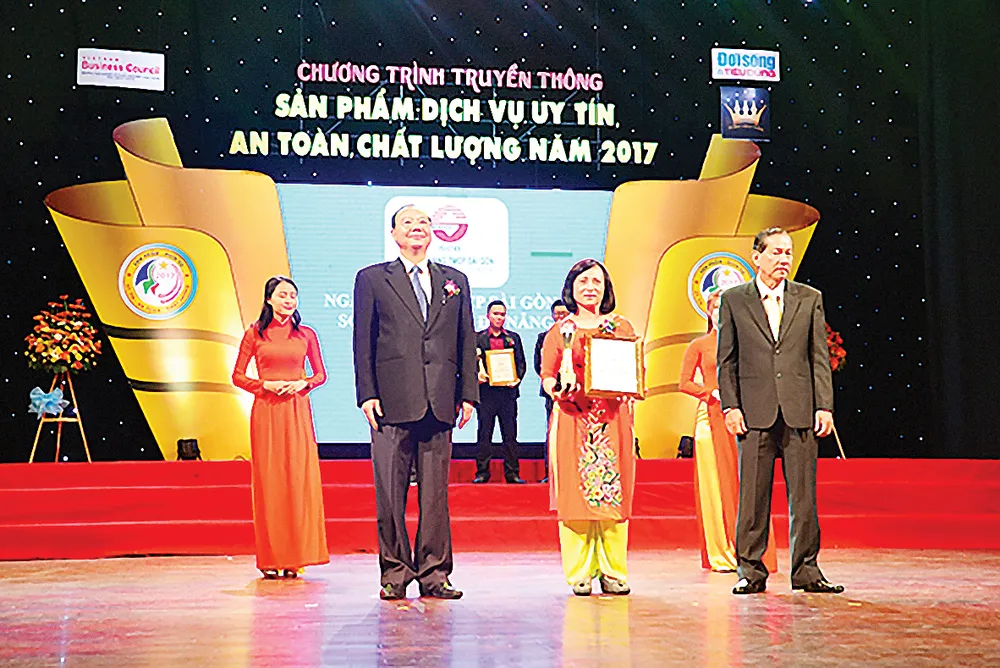 SCB nhận giải thưởng “Top 100 sản phẩm  - dịch vụ uy tín, an toàn, chất lượng năm 2017” ảnh 1
