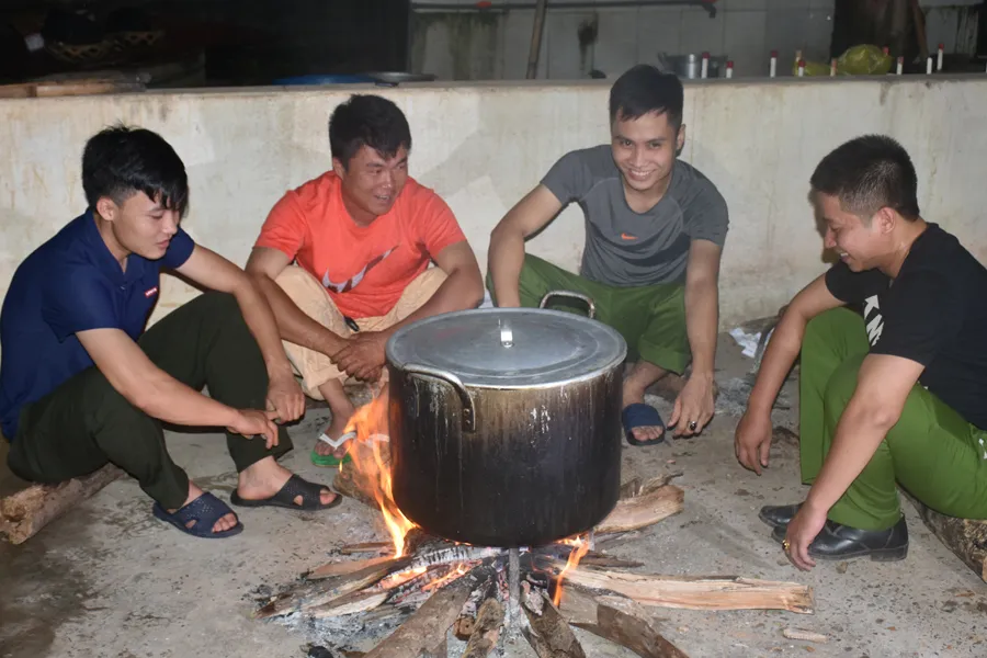 “Nồi cháo yêu thương” ấm áp tình quân dân ảnh 1