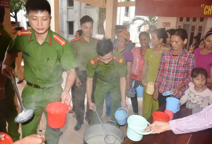 “Nồi cháo yêu thương” ấm áp tình quân dân ảnh 3