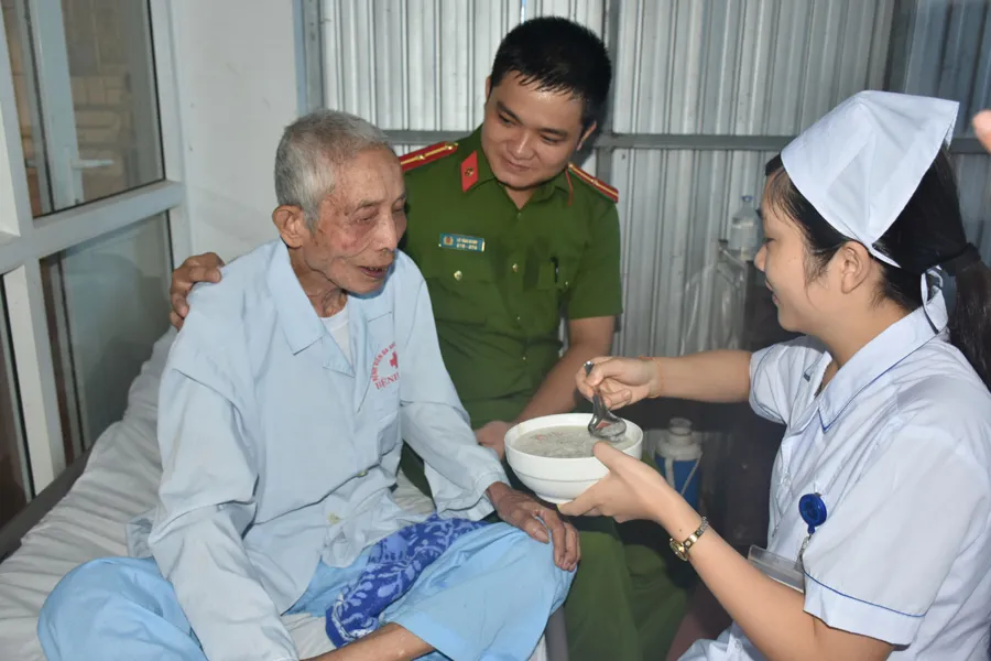 “Nồi cháo yêu thương” ấm áp tình quân dân ảnh 6