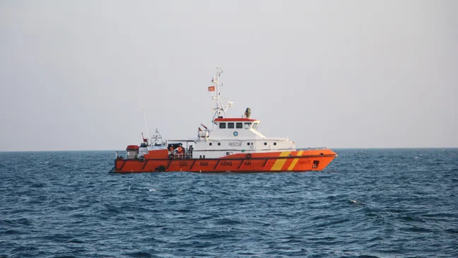 Chìm tàu cá, 10 thuyền viên được cứu, 1 người mất tích ảnh 1