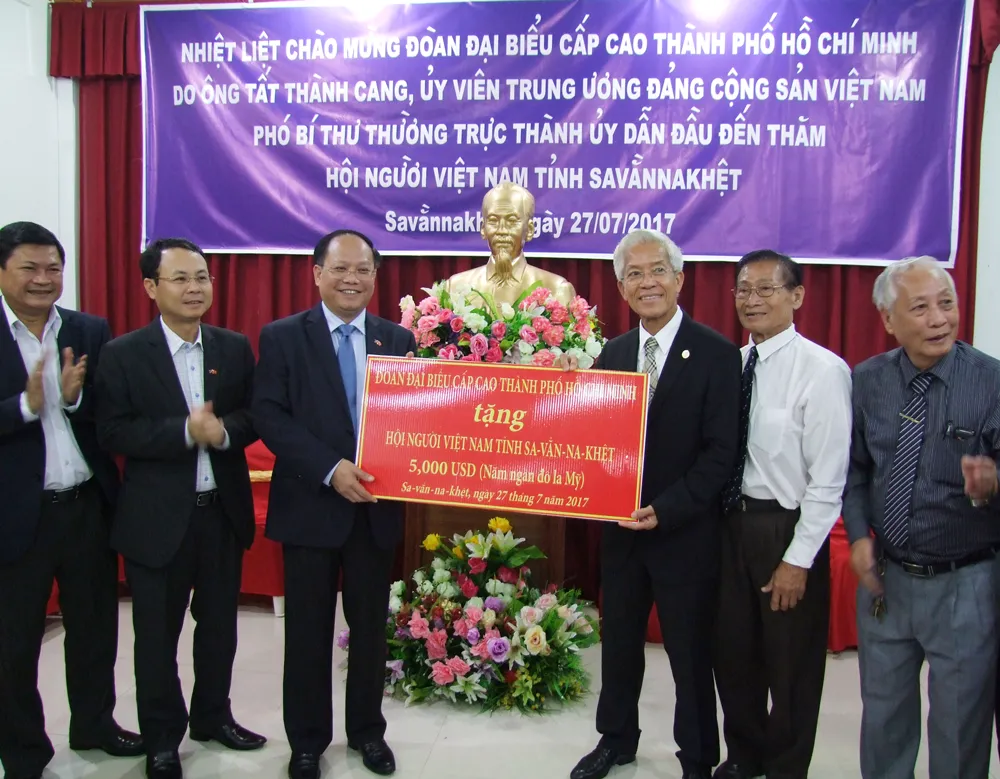 Đoàn đại biểu cấp cao TPHCM chào xã giao Bí thư Tỉnh ủy tỉnh Savannakhet ảnh 3