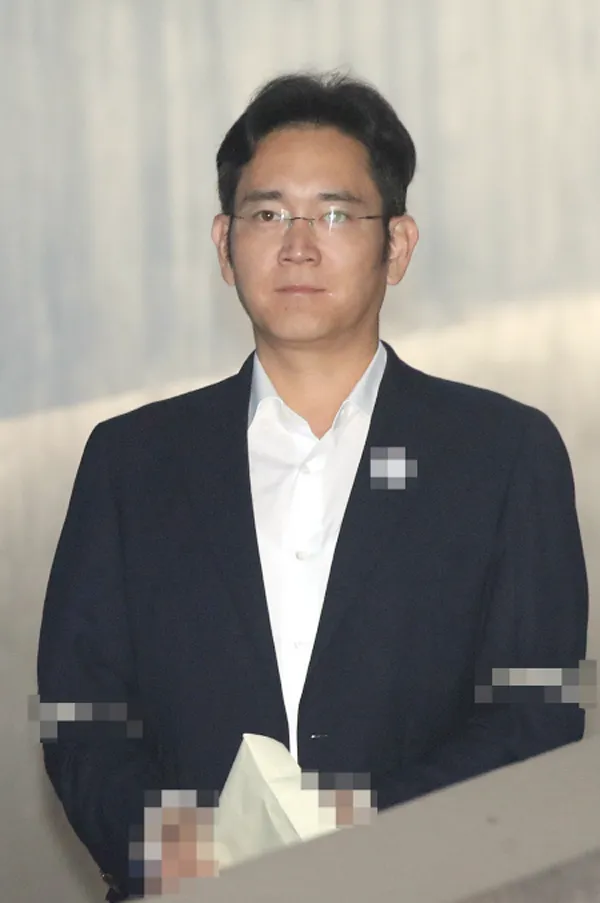 "Thái tử Samsung" chối tội tại tòa ảnh 1