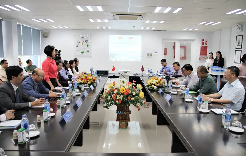 Đoàn đại biểu cấp cao CHDCND Lào thăm và làm việc tại Vinamilk ảnh 1