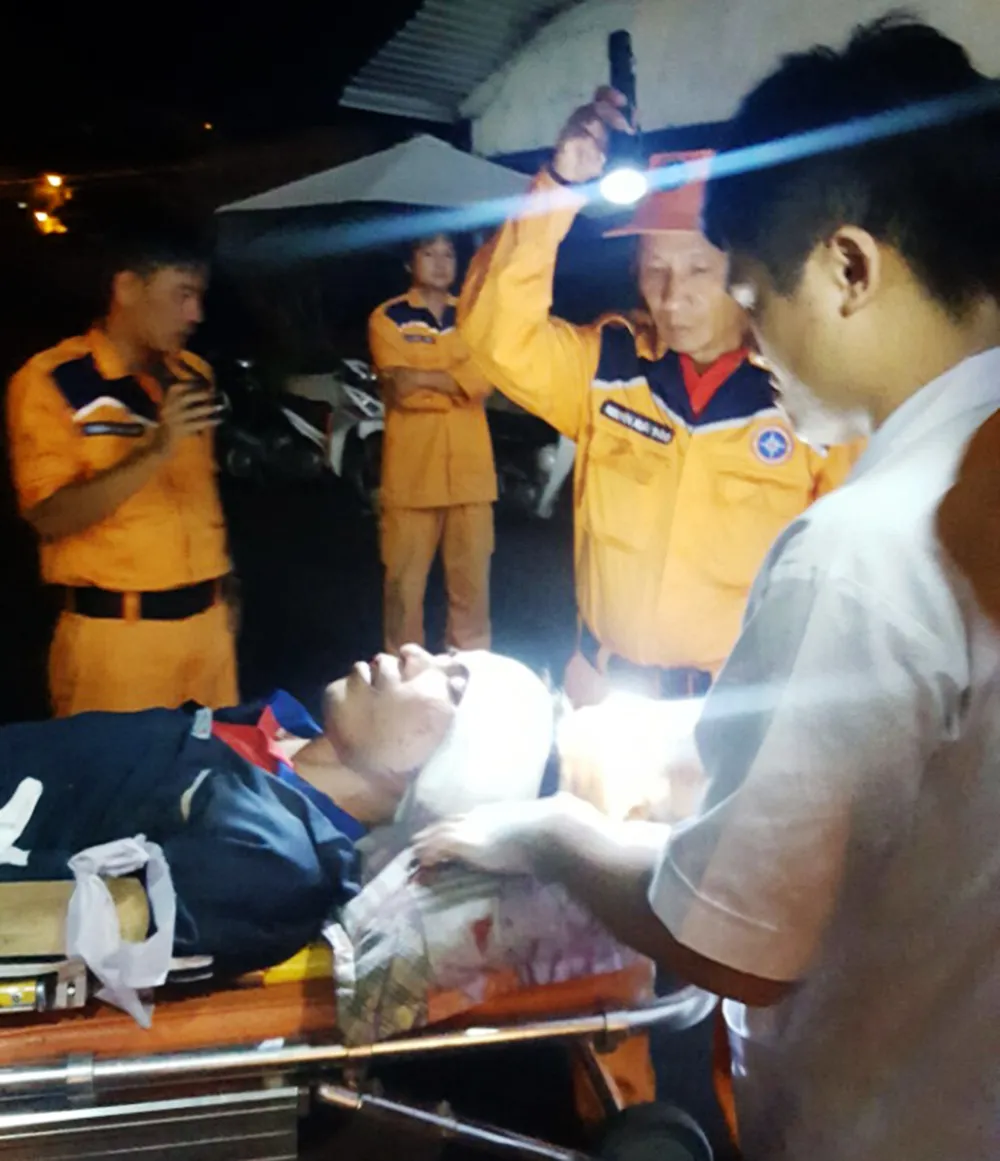 Hai ngư dân Bình Định gặp tai nạn lao động khi đánh bắt trên biển ảnh 1