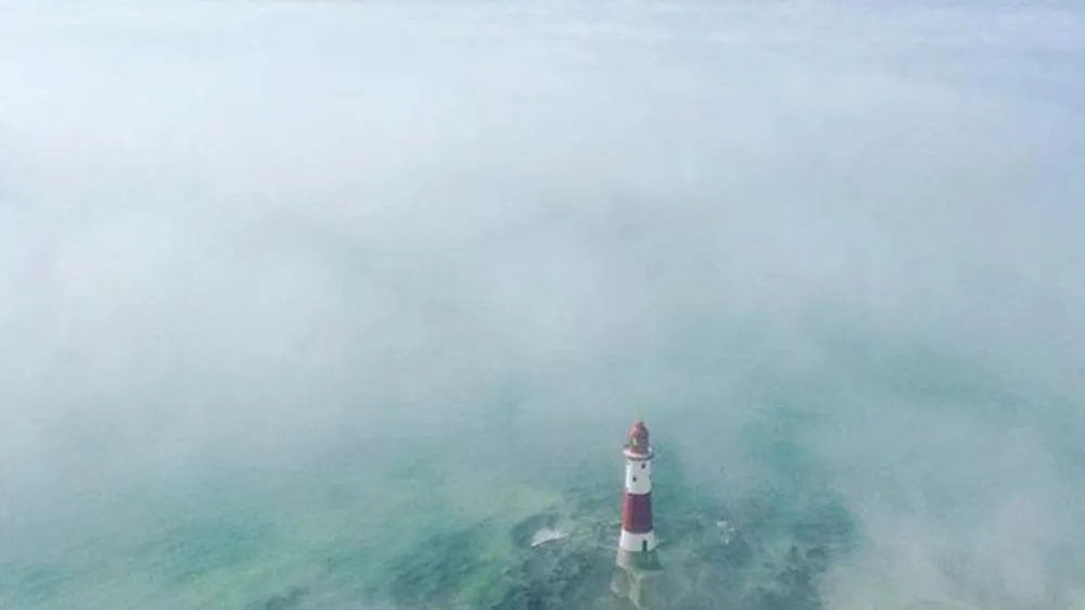 Hơn 230 người phải nhập viện nghi do rò rỉ hóa chất tại Anh ảnh 1