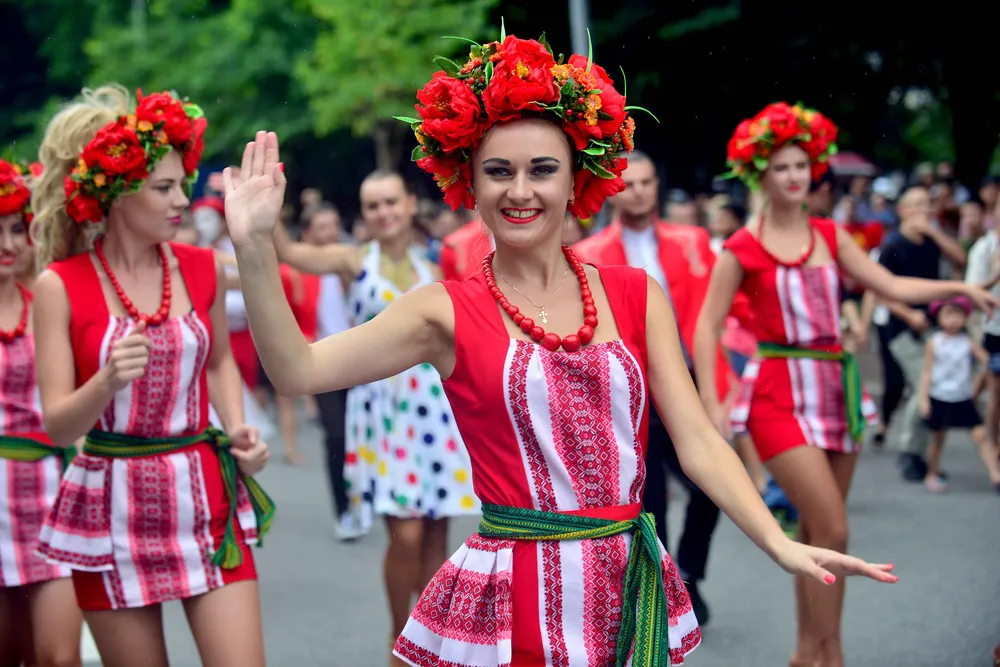 Lần đầu tiên đoàn vũ công Carnival khuấy động phố đi bộ Hà Nội ảnh 6