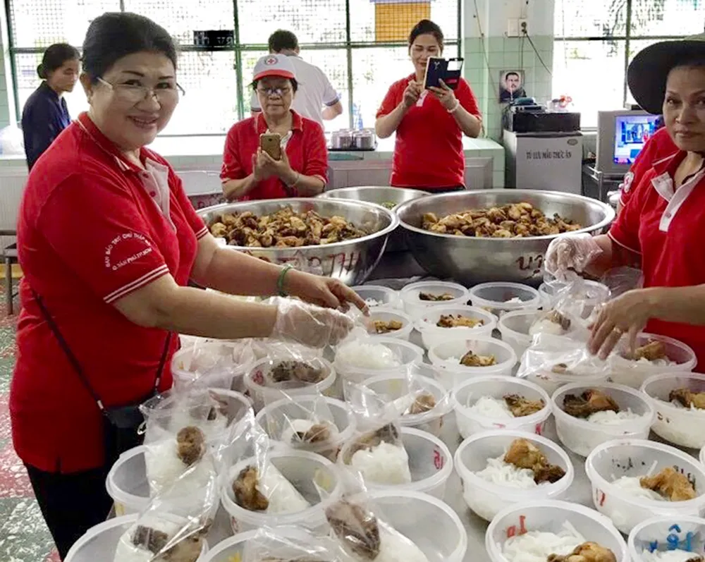 Bài 1: Làm việc giúp người - chuyện của chị Hương So  ảnh 1