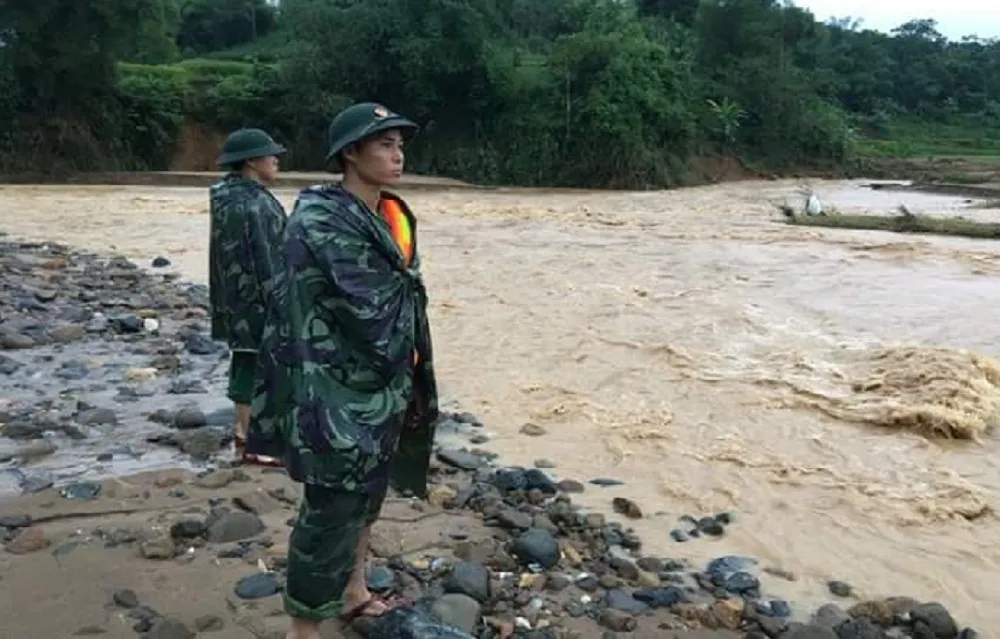 Xót xa khi lũ “nuốt” người và của ảnh 2