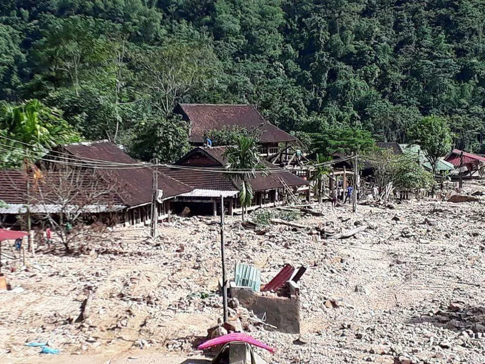 Xót xa khi lũ “nuốt” người và của ảnh 4