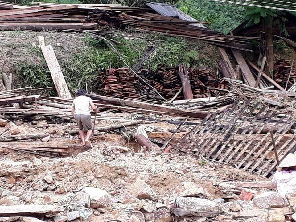 Xót xa khi lũ “nuốt” người và của ảnh 5