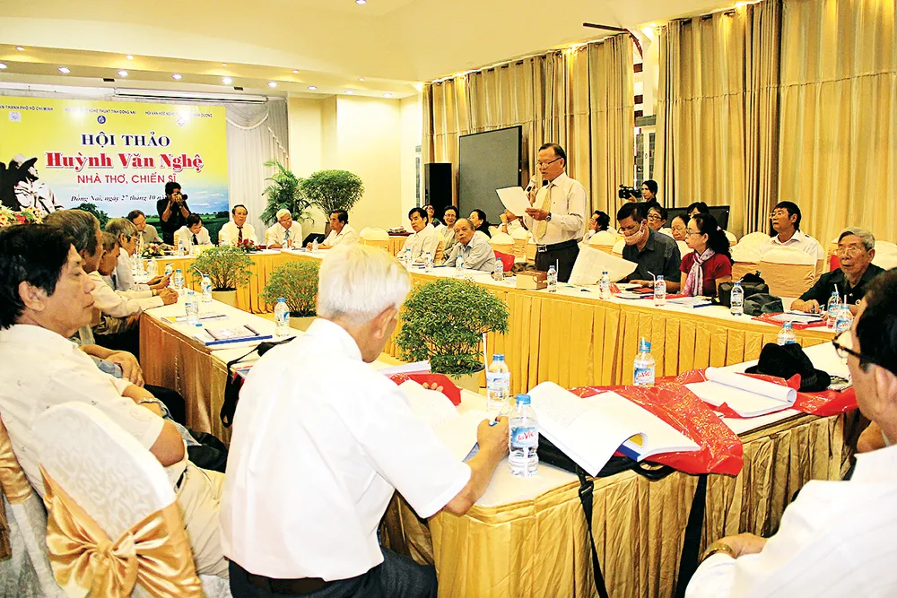 Người anh hùng mang trái tim thi sĩ ảnh 1