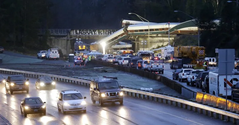 Tàu lửa cao tốc Amtrak mới khai trương đã trật bánh ở Mỹ ảnh 5