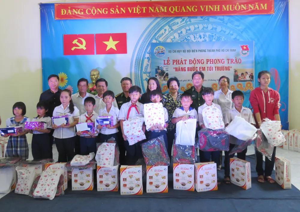 Vững chắc “thế trận lòng dân”  ảnh 1