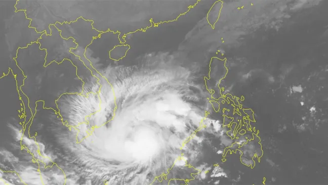 Bão số 16 giật cấp 15 đang quét qua Trường Sa, sóng biển cao 10m ​ ảnh 2