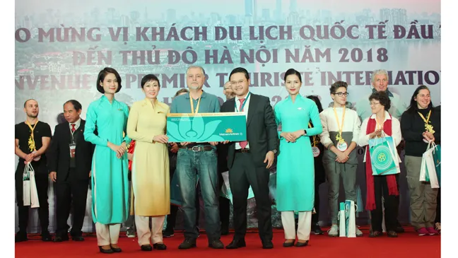 Nhiều đoàn khách quốc tế “xông đất” du lịch Việt Nam ngày đầu năm 2018 ảnh 1