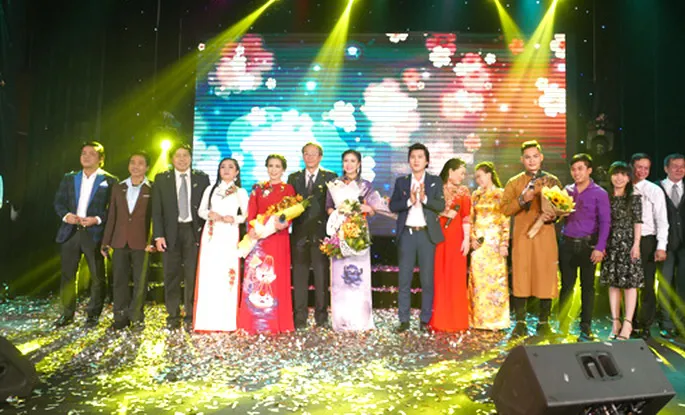 Gala trao giải Giọng ca cải lương Bông lúa vàng 2017: Chìm đắm trong lời ca, tiếng nhạc... ảnh 1