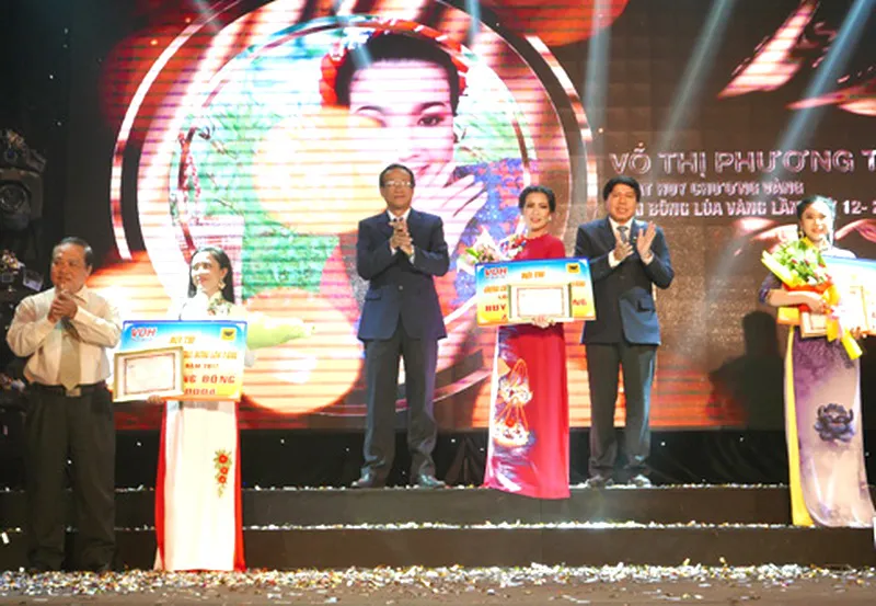 Gala trao giải Giọng ca cải lương Bông lúa vàng 2017: Chìm đắm trong lời ca, tiếng nhạc... ảnh 2