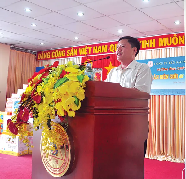 Công ty Yến sào Khánh Hòa trao tặng quà “Xuân biên giới - Tết hải đảo” đến Trường Sa ảnh 5