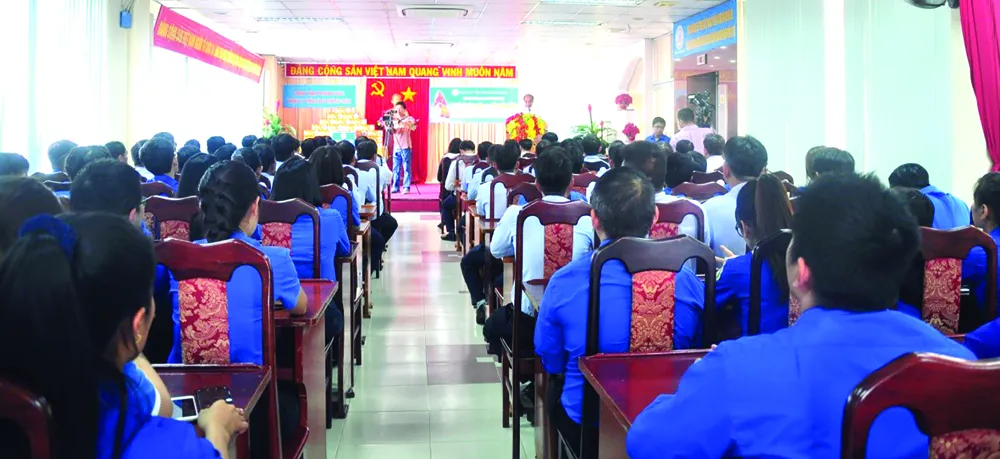 Công ty Yến sào Khánh Hòa trao tặng quà “Xuân biên giới - Tết hải đảo” đến Trường Sa ảnh 2