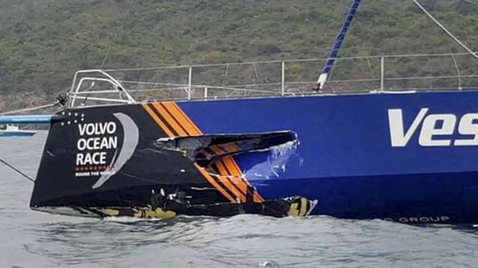 Thuyền buồm đua vòng quanh thế giới đụng tàu đánh cá ở Hồng Kông ảnh 1