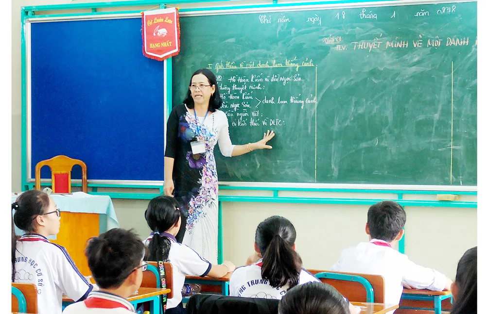 Nét son nơi bảng đen, phấn trắng ảnh 2