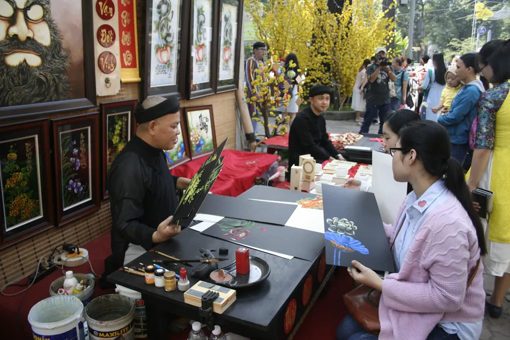 Phố ông Đồ Mậu Tuất rộn ràng ngày cận Tết ảnh 1