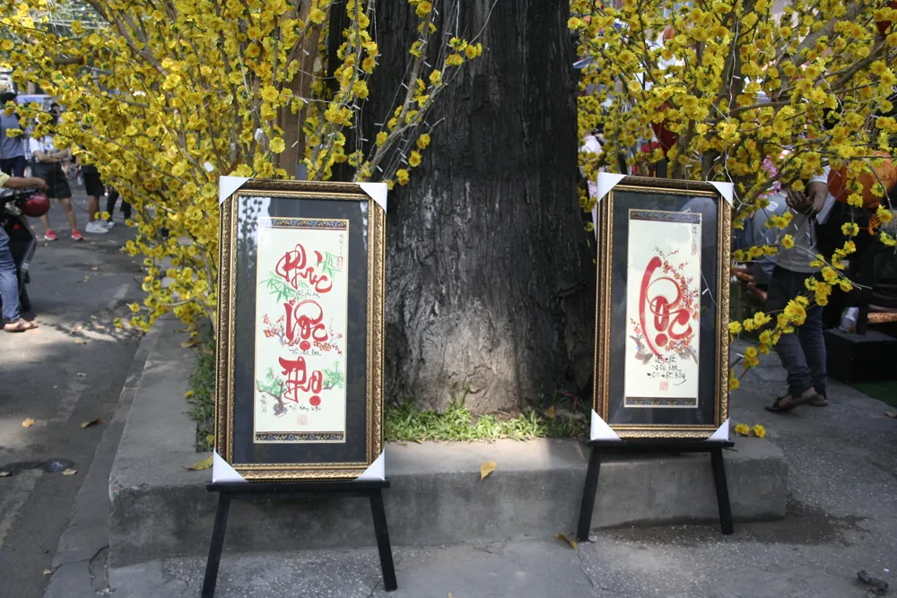 Phố ông Đồ Mậu Tuất rộn ràng ngày cận Tết ảnh 4