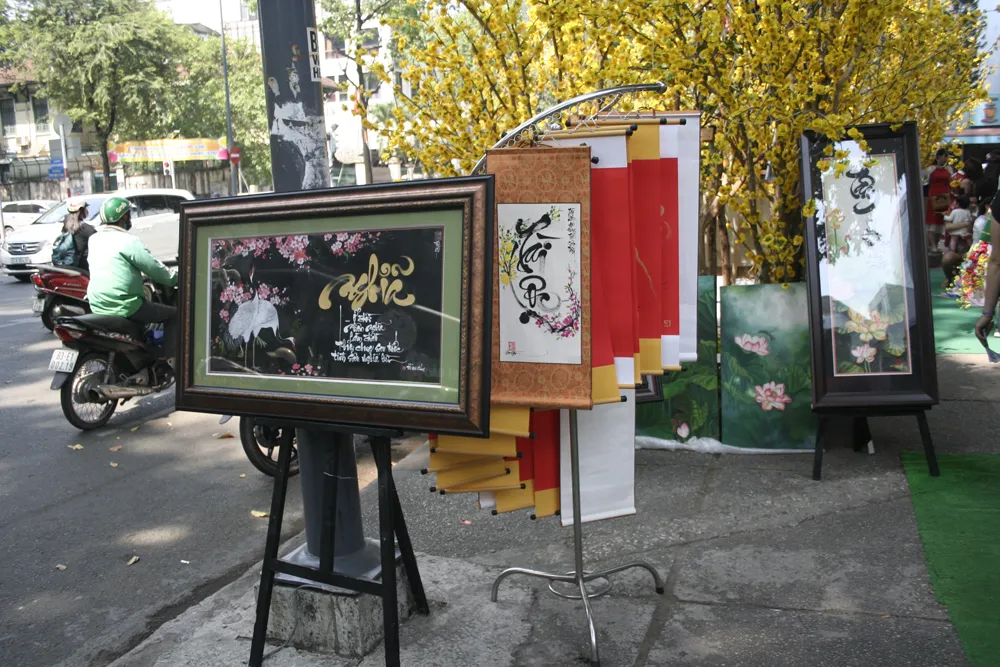 Phố ông Đồ Mậu Tuất rộn ràng ngày cận Tết ảnh 5