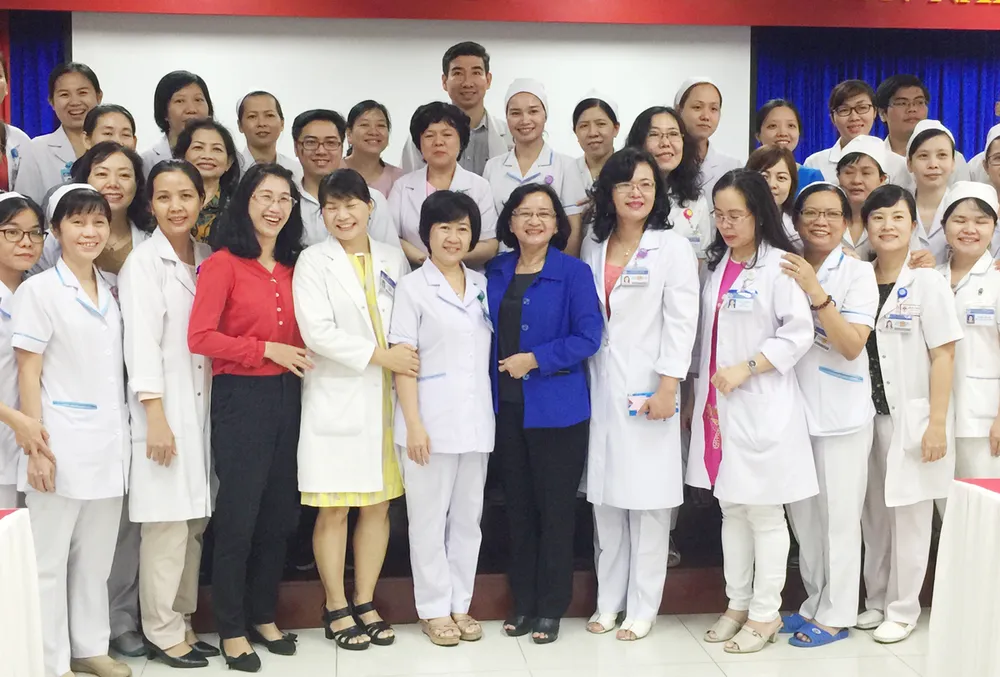 Đồng chí Thân Thị Thư chúc tết các đơn vị không có tết ảnh 2