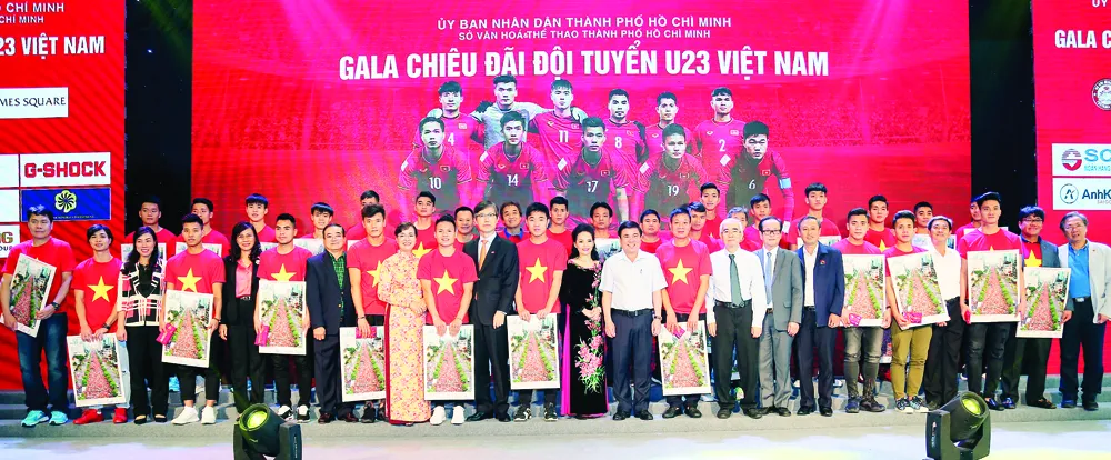 Cuộc tiếp đón trang trọng đậm khí chất Việt Nam dành cho Tuyển U23 tại TPHCM ảnh 1