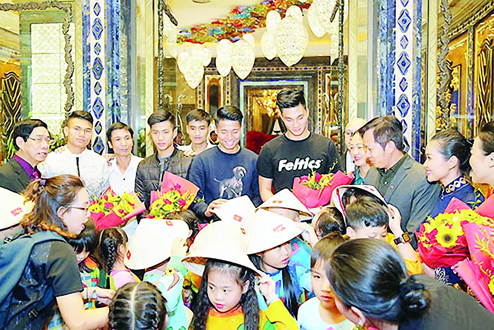 Cuộc tiếp đón trang trọng đậm khí chất Việt Nam dành cho Tuyển U23 tại TPHCM ảnh 5