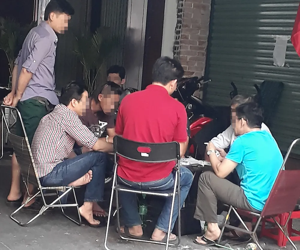 Bài bạc tràn lan ảnh 1