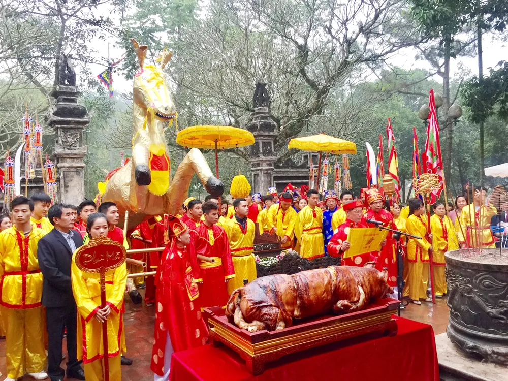 Không "cướp lộc" hoa tre, lễ hội Gióng đền Sóc bình yên ảnh 1