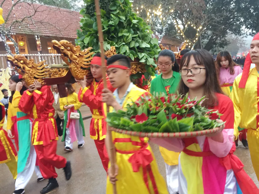 Không "cướp lộc" hoa tre, lễ hội Gióng đền Sóc bình yên ảnh 3