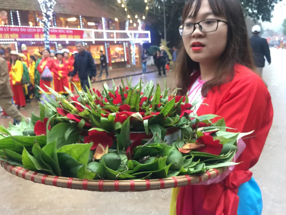Không "cướp lộc" hoa tre, lễ hội Gióng đền Sóc bình yên ảnh 2