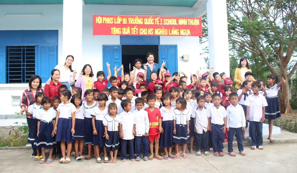 Thầy trò iSchool đong đầy hơi ấm tình người với Xuân yêu thương 2018 ảnh 7